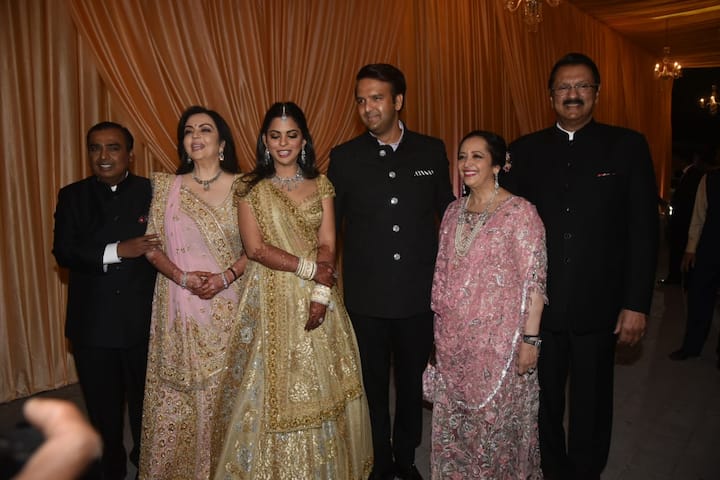 तस्वीरों में आप दोनों के उनके माता-पिता के साथ देख सकते हैं. (तस्वीर: मानव मंगलानी)