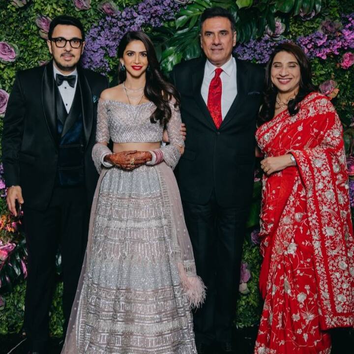 दिनेश विजान के रिसेप्शन में अभिनेता बोमन ईरानी अपनी पत्नी के साथ पहुंचे. (तस्वीर: मानव मंगलानी)