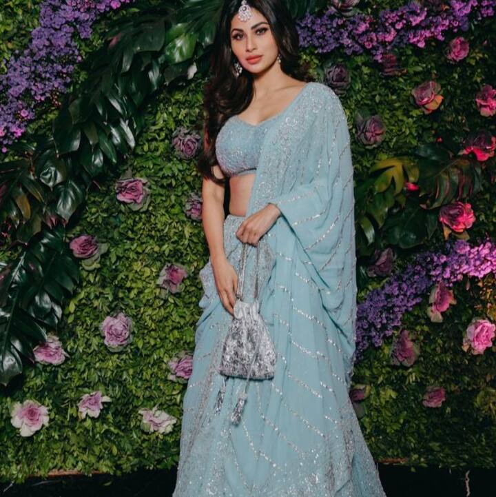 छोटे पर्दे से बड़े पर्दे तक का सफर तय करने वाली अभिनेत्री मौनी रॉय भी इस रिसेप्शन में शामिल हुईं. (तस्वीर: मानव मंगलानी)
