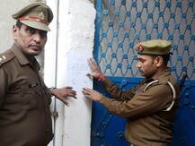 बुलंदशहर हिंसा: ढिंढोरा पीटकर अभियुक्तों की तलाश, 27 आरोपियों के खिलाफ गैर जमानती वारंट