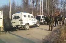 जम्मू-कश्मीर: पुलवामा में 3 आतंकियों के मारे जाने के बाद सुरक्षाबलों के साथ भीषण झड़प, 11 की मौत