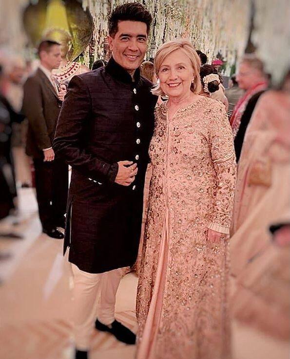 इस खास आयोजन में सबसे पहले बात आती है अमेरिका की पूर्व विदेश मंत्री हिलेरी क्लिंटन भी एक बेहतरीन लुक में नज़र आईं. तस्वीर: इंस्टाग्राम