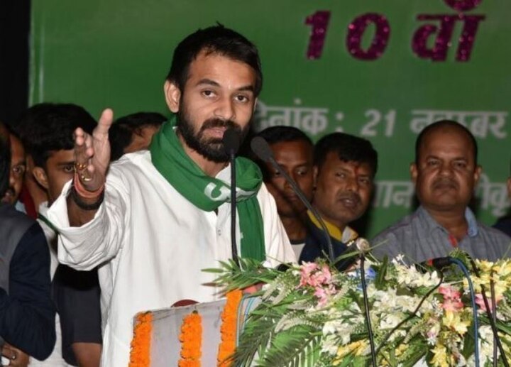 Tej Pratap Yadav says, my political fight is with BJP-RSS, not with Nitish Kumar लालू के बड़े बेटे तेज प्रताप ने कहा- मेरी लड़ाई नीतीश कुमार से नहीं, बीजेपी-आरएसएस से है 