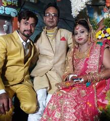 बुलंदशहर: घर से घोड़ी चढ़कर दूल्हे को ब्याहने बारात लेकर पहुंची दुल्हन, लोगों ने किया स्वागत