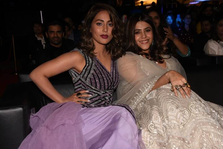 छोटे पर्दे की दुनिया की हर हलचल, जगमगाहट, शिकवे-शिकायत, झगड़े, रिश्ते... खबरें हो या गोसिप, एबीपी न्यूज़ के इस शो ने हर मूमेंट को जिस खूबी के साथ पर्दे पर उतारा है, टेलीविजन की दुनिया उसकी दीवानी है. 