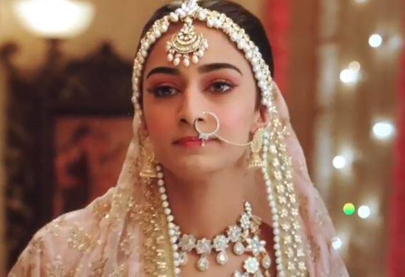 कसौटी जिंदगी के 2: प्रेरणा ने इस शूट में दिए 10 रीटेक, वायरल हुआ वीडियो Kasautii Zindagii Kay 2: Erica take 10 retake for a shoot, video went viral कसौटी जिंदगी के 2: प्रेरणा ने इस शूट में दिए 10 रीटेक, वायरल हुआ वीडियो