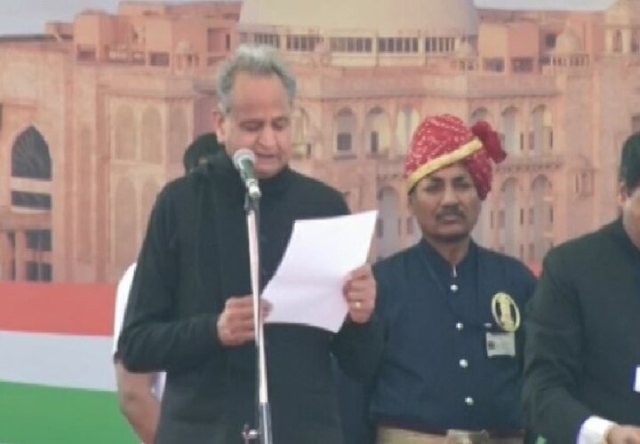 These big politicians are participating in Ashok Gehlot oath taking ceremony राजस्थान: अशोक गहलोत के शपथग्रहण समारोह में ये बड़े नेता हुए शामिल 