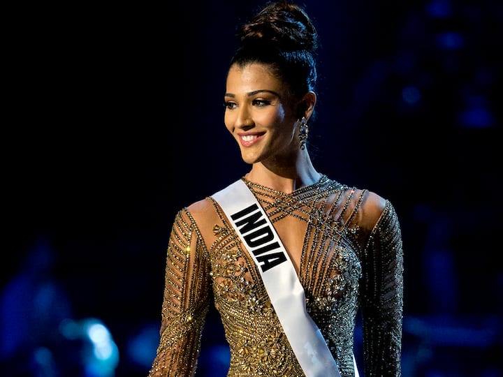 भारत को रिप्रेजेंट कर रही नेहल चुदासमा मिस यूनीवर्स 2018 प्रतियोगिता में टॉप 20 तक भी नहीं पहुंच पाईं जबकि भारत को 22 वर्षीय नेहल से काफी उम्मीदें थी कि वह यह ताज जीतकर देश के लिए लंबे समय से चले आ रहे सूखे को समाप्त करेंगी. इससे पहले लारा दत्ता ने वर्ष 2000 में देश को यह गौरव प्राप्त कराया था. (Photo: AP)