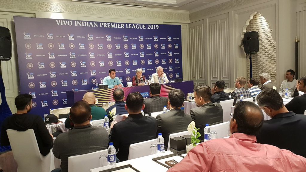 IPL Auction 2019: 351 खिलाड़ियों की नीलामी आज 2.50 बजे से, अपने मन के सभी सवाल एक क्लिक में जानिए