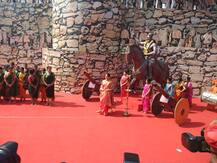 Manikarnika Trailer Launch: तलवारबाजी और ढ़ोल-नगाड़ो के बीच ट्रेलर लॉन्च पर पहुंचीं कंगना सहित पूरी स्टारकास्ट, देखें तस्वीरें और Videos