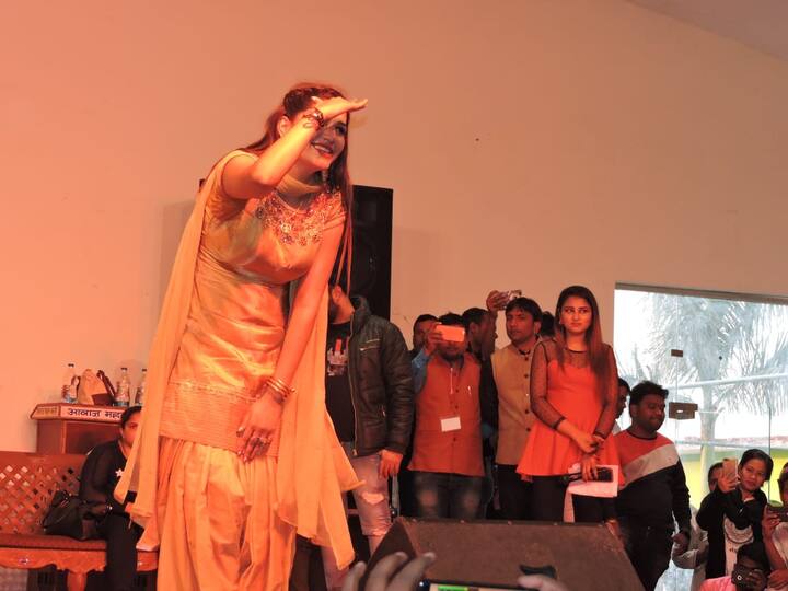 कार्यक्रम के आयोजन के लिए सेमरियहवा के ब्‍लाक प्रमुख मुमताज अहमद की ओर से स्‍थानीय प्रशासन से अनुमति के लिए प्रार्थनापत्र भेजा गया. जिसे प्रशासन ने सशर्त कल देर रात स्‍वीकार कर लिया. देश के कई हिस्‍सों में सपना चौधरी के पूर्व के कई कार्यक्रमों में हुए बवाल को देखते हुए पुलिस प्रशासन की ओर से सुरक्षा के कड़े इंतजाम रहे.