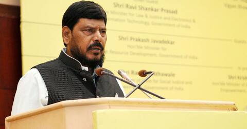 15 लाख वाले बयान पर अठालवे की सफाई, कहा- 5 साल मोदी जी और पीएम रहें तब धीरे धीरे आएगा पैसा 15 लाख वाले बयान पर अठालवे की सफाई, कहा- 5 साल मोदी जी और पीएम रहें तब धीरे धीरे आएगा पैसा