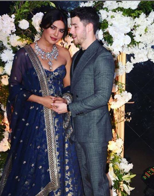 जिसमें राजनीति जगत के कुछ नामी चेहरे और मीडिया के कुछ खास लोगों को इनवाइट किया गया था. इस रिसेप्शन में प्रधानमंत्री नरेंद्र मोदी खास मेहमान के रूप में पहुंचे थे.