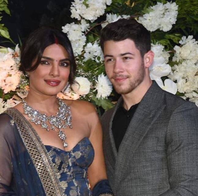 आपको बता दें कि प्रियंका और निक ने 1 दिसंबर को ईसाई और 2 दिसंबर को हिंदू मान्यताओं के मुताबिक शादी की थी. (सभी तस्वीरें - मानव मंगलानी)