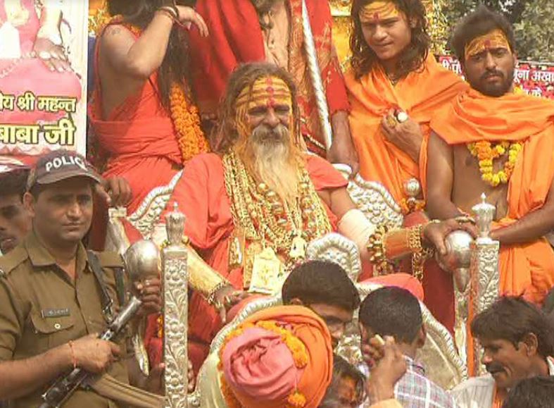 Kumbh Mela 2019: साढ़े छह करोड़ के गहने पहनने वाले गोल्डन बाबा पर मंदी की मार, कुंभ मेले में नहीं लग पाएगा कैंप