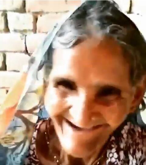 Year Ender 2018 : इस साल इनटरनेट पर खूब वायरल हुआ ये वीडियो, इन्हें देखकर हंसी नहीं रोक पाएंगे आप Year Ender 2018 : इस साल इनटरनेट पर खूब वायरल हुआ ये वीडियो, इन्हें देखकर हंसी नहीं रोक पाएंगे आप