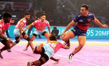 Pro Kabaddi League 2018: जयपुर पिंक पैंथर्स और दबंग दिल्ली के बीच 37-37 से मैच हुआ टाई