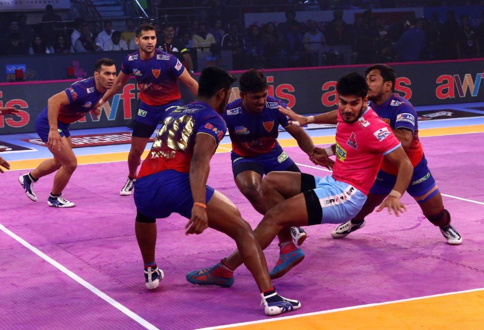 Pro Kabaddi League 2018: जयपुर पिंक पैंथर्स और दबंग दिल्ली के बीच 37-37 से मैच हुआ टाई