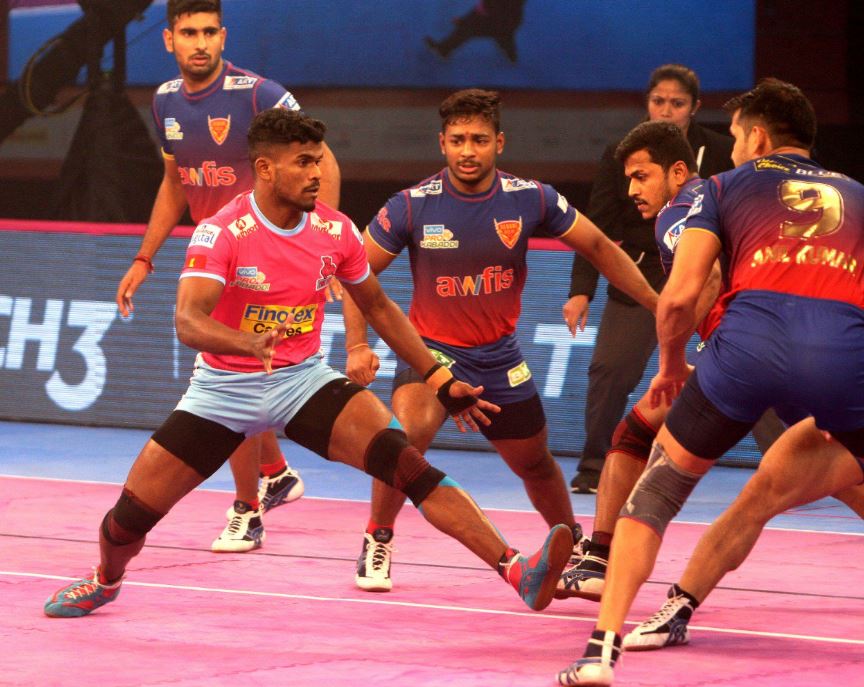 Pro Kabaddi League 2018: जयपुर पिंक पैंथर्स और दबंग दिल्ली के बीच 37-37 से मैच हुआ टाई