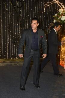 Reception: गिले शिकवे भुलाकर प्रियंका और निक के रिसेप्शन में पहुंचे सलमान खान, देखें पहली तस्वीरें