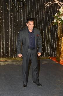 Reception: गिले शिकवे भुलाकर प्रियंका और निक के रिसेप्शन में पहुंचे सलमान खान, देखें पहली तस्वीरें