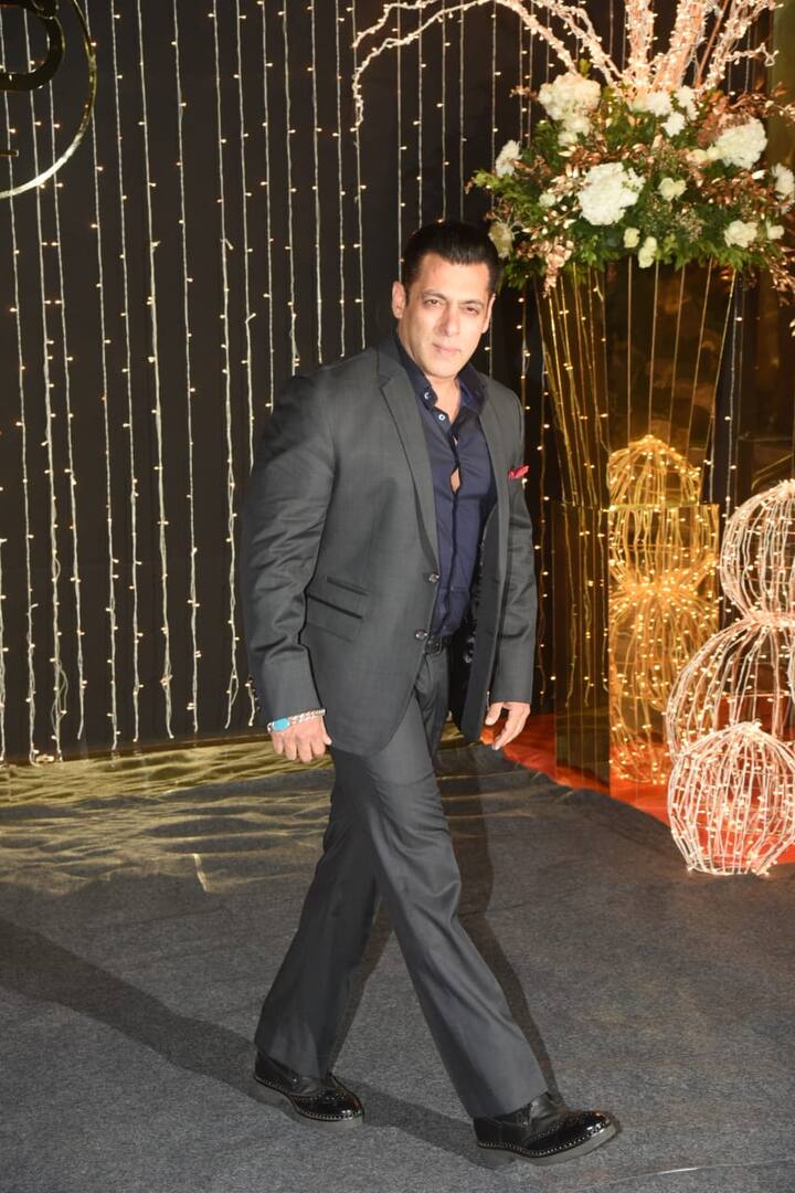 खास बात ये रही कि दोनों परिवारों ने प्रियंका और निक की मोहब्बत के सफर को गानों और डांस के ज़रिए सबके सामने पेश किया. (तस्वीर: मानव मंगलानी)