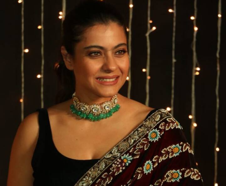 इस रिसेप्शन में काजोल भी खास अंदाज में पहुंची थी. 