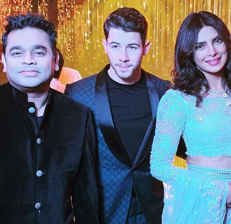 Priyanka Nick Reception: मीडिया के कैमरों से छिपकर रिसेप्शन में पहुंचे निक-प्रियंका, सामने आई INSIDE तस्वीर