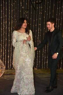 Reception: लंबा इंतज़ार कराने के बाद सबके सामने आए निक और प्रियंका, ये रही तस्वीरें