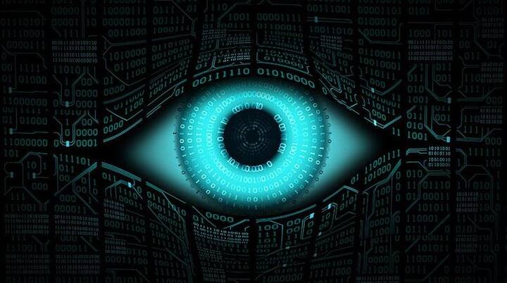 गृहमंत्रालय ने जांच एजेंसियों को आईटी एक्ट की 69 (1) ये तहत ये अधिकार दिए हैं. इसमें वो सारी बातें हैं जो कि अभिव्यक्ति की आज़ादी पर पाबंदी लगाने वाले आर्टिकल 19 (2) के तहत आती हैं और ऐसे मामलों में जांच एजेंसियों का साथ नहीं देने की स्थिति में सात साल की सज़ा हो सकती है या जुर्माना लगाया जा सकता है.