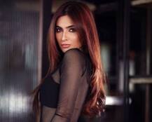 एक्ट्रेस करिश्मा शर्मा ने ट्रांसपेरेंट ब्लैक ड्रेस सोशल मीडिया पर ढाया कहर, देखें तस्वीरें