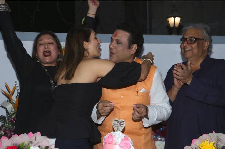 गोविंदा को शक्ति कपूर और कादर खान के साथ काफी पसंद किया जाता रहा है. गोविंदा ने शक्ति कपूर के साथ लगभग 42 और कादर खाने के साथ लगभग 41 फिल्मों में काम किया है.