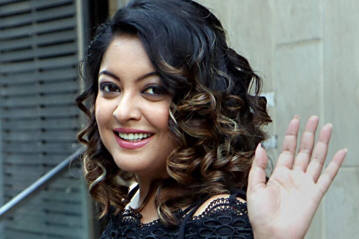 तनुश्री ने बॉलीवुड में कमबैक की अपनी पूरी तैयारी कर ली है. वो 15 किलो वज़न कम कर चुकी हैं और बेहद खूबसूरत लग रही हैं. हाल ही में उन्होंने एक ब्यूटी कमर्शियल की भी शूटिंग की थी. और जल्द ही वो किसी बड़े प्रोजेक्ट का भी हिस्सा होंगी. तनुश्री लंबे समय से फिल्मों से दूर हैं और 2018 में मीटू मूवमेंट के दौरान उन्होंने नाना पाटेकर पर कई गंभीर आरोप लगाए थे.