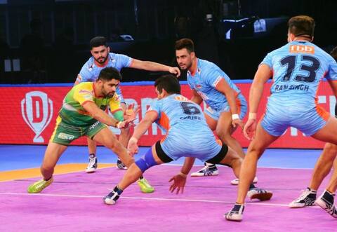 Pro Kabaddi League 2018: बंगाल वॉरियर्स ने घर में पटना पाइरेट्स को हराकर हासिल की लगातार दूसरी जीत Pro Kabaddi League 2018: बंगाल वॉरियर्स ने घर में पटना पाइरेट्स को हराकर हासिल की लगातार दूसरी जीत