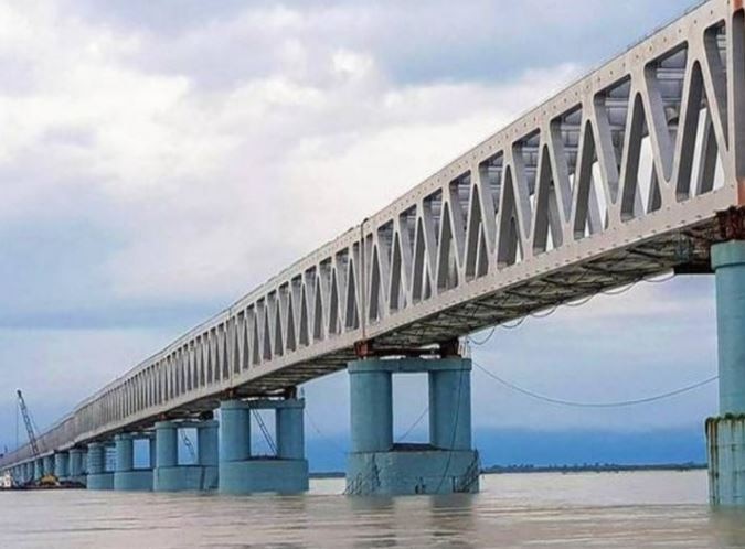 PM Modi to flag off first train on Bogibeel bridge on 25 December PM मोदी देश के सबसे लंबे बोगीबील पुल पर पहली ट्रेन को 25 दिसंबर को दिखाएंगे हरी झंडी  