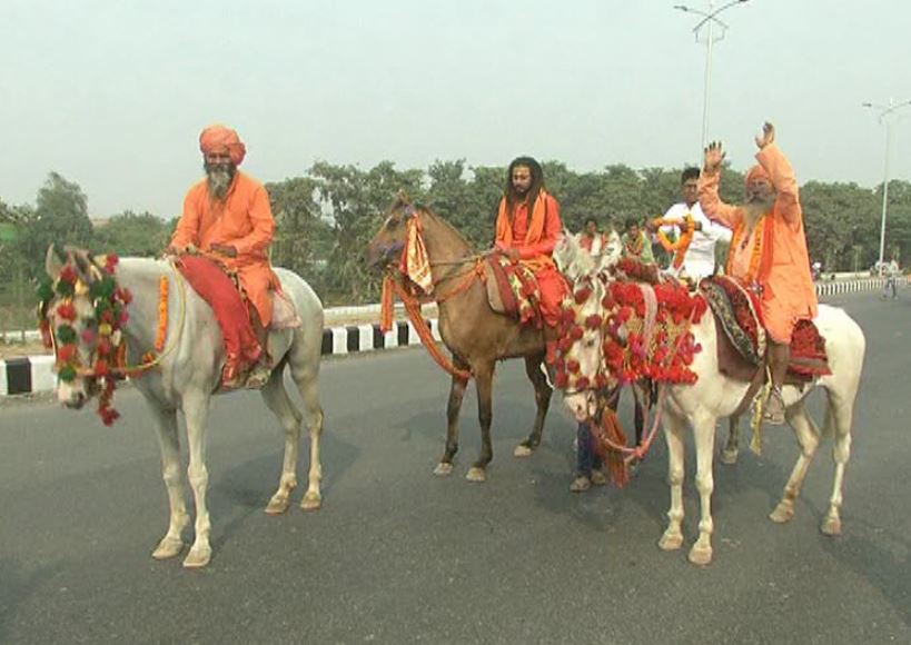 Kumbh Mela 2019: हाथी-घोड़ों को लेकर मचा कोहराम, संतों में नाराजगी - बैकफुट पर प्रशासन