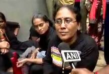 सबरीमाला मंदिर: भगवान अयप्पा के दर्शन करने आईं 11 महिलाओं को श्रद्धालुओं ने रोका, तनाव जारी