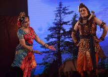 वाराणसी: ड्रीम गर्ल हेमा मालिनी के परफॉरमेंस के साथ नई परंपरा का गवाह बना श्री मार्कंडेय महादेव का मंदिर