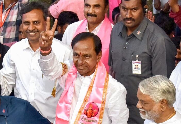 बीजेपी-कांग्रेस से अलग 'फेडरल फ्रंट' बनाने की कवायद में जुटे KCR, पटनायक के बाद आज ममता से करेंगे मुलाकात