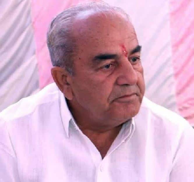 सुख राम विश्नोई- जालोर की सांचोर सीट से विधायक चुने गए सुखराम इससे पहले भी विधायक रहे हैं. मंत्री मंडल में जालोर की पांच सीटों में से एक मात्र सीट कांग्रेस की झोली में डालने का इनाम सुख राम को मिला है. जिले की चार अन्य सीट बीजेपी ने जीती है. विश्नोई समाज का एक मात्र चेहरा जो सरकार में शामिल हुआ वो सुख राम ही हैं.