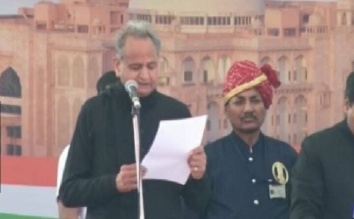 सत्ता में वापसी के बाद सीएम अशोक गहलोत ने आज मंत्रिमंडल का गठन किया. सुबह लगभग साढ़े ग्यारह बजे राजभवन में राज्यपाल कल्याण सिंह ने 23 विधायकों को मंत्री पद की शपथ दिलाई. राजस्थान में सीएम अशोक गहलोत और डिप्टी सीएम सचिन पायलट समेत कुल 25 सदस्यों की मंत्री परिषद होगी. यहां जानें सभी मंत्रियों के बारे में.
