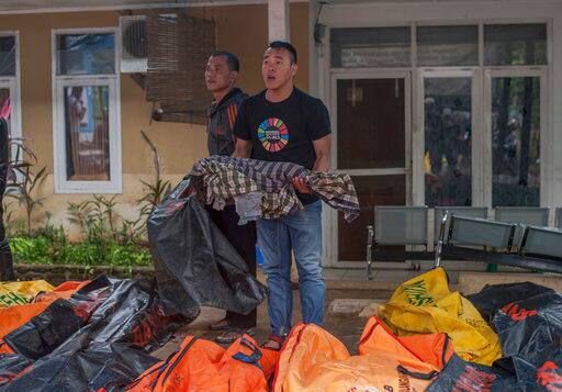 280 से अधिक मौतों के बाद इंडोनेशिया में फिर से सुनामी का खतरा Tsunami might hit Indonesia again 280 से अधिक मौतों के बाद इंडोनेशिया में फिर से सुनामी का खतरा