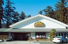 भारत का ये मित्र देश लोगों को क्यों मुफ्त में बांट रहा है घर