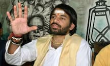 लालू की कुर्सी पर बैठने के बाद तेजप्रताप ने दी सफाई, कहा- कमरे में बैठा, कुर्सी पर नहीं