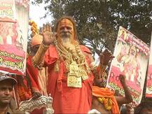 Kumbh 2019: जूना अखाड़े ने गोल्डन बाबा को किया बर्खास्त, मोदी सरकार के खिलाफ उठाते रहे हैं आवाज