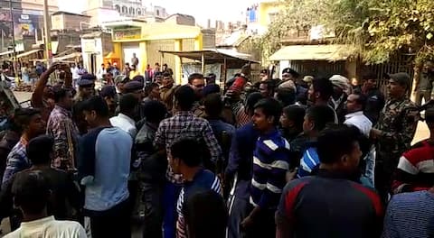 बिहार: भोजपुर के अंबेडकर हॉस्टल में घुसकर युवक को मारी गोली, छात्रों ने जमकर काटा बवाल बिहार: भोजपुर के अंबेडकर हॉस्टल में घुसकर युवक को मारी गोली, छात्रों ने जमकर काटा बवाल