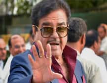 शत्रुघ्न सिन्हा ने पीएम मोदी और शाह पर साधा निशाना, कहा- मैं \'वन मैन शो’और \'टू मेन आर्मी\' के खिलाफ हूं