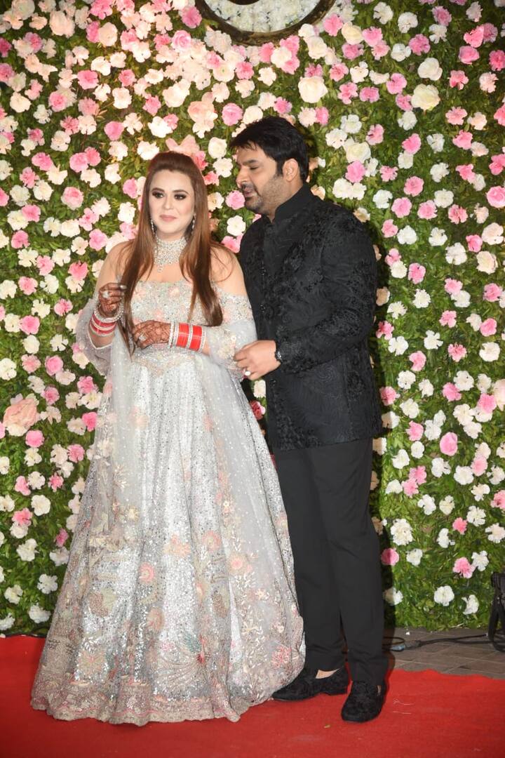 कपिल शर्मा अपने कॉमेडी शो 'द कपिल शर्मा शो' के दूसरे सीजन के साथ टीवी पर वापसी करने जा रहे हैं. उनका शो सोनी टीवी पर 29 दिसंबर से दिखाया जाएगा.