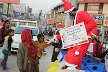 गोरखपुर: सीएम सिटी में सड़क पर निकले सांताक्‍लाज, कूड़ा उठाकर दिया ‘स्‍वच्‍छ भारत-स्‍वस्‍थ भारत’ का संदेश