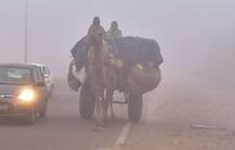 कोहरे का सितम: दिल्ली एयरपोर्ट पर 2 घंटे तक उड़ान नहीं भर पाया विमान, कई ट्रेनें भी रद्द